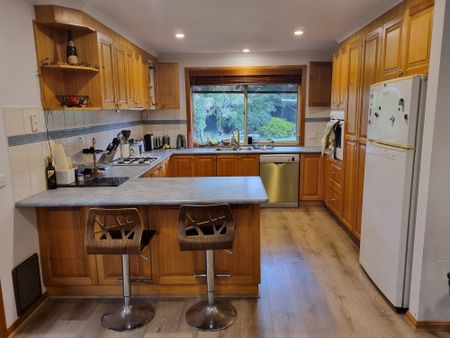 Altona Meadows - Photo 4