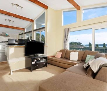 Three Bedroom Family Home In Titahi Bay - Photo 2