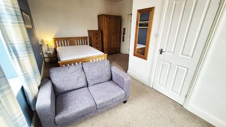 6 bedroom terraced house to rent - Photo 5