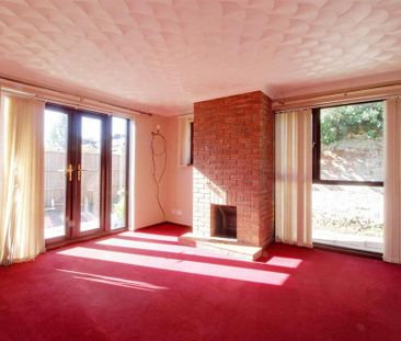 2 bedroom detached bungalow to rent - Photo 2