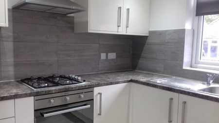 Room in a Shared Flat, B/G, E2 - Photo 5