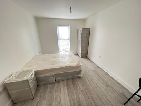 3 bedroom flat to rent - Photo 3