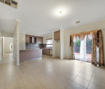 Beautiful Family Home!! - Photo 6