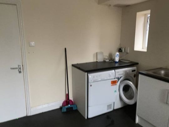 1 bed Studio - To Let - Photo 1