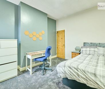 4 bedroom terraced house to rent - Photo 3