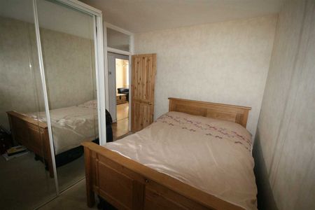 High Mead, Harrow - Photo 4