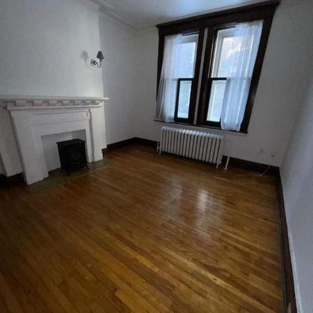 1 CH - 1 SDB - Westmount - $1,195 /mo - Photo 4