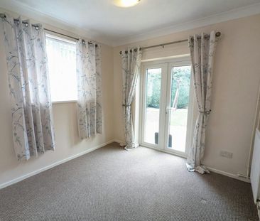 Bungalow to rent on - Photo 6