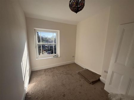 2 bedroom end of terrace house to rent - Photo 2