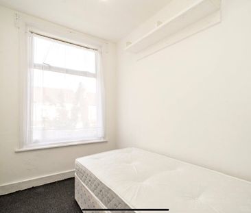 4 Bed Terraced House, Ipswich Road, SW17 - Photo 4