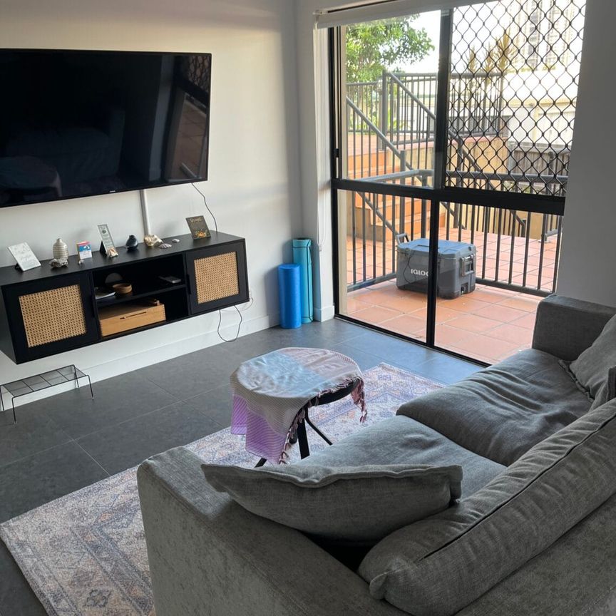 Tranquil space close to Uni! - Photo 1