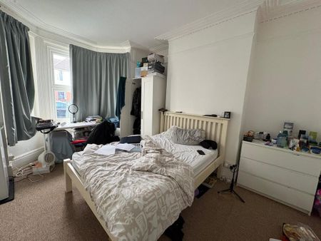 5 bedroom semi-detached house to rent - Photo 4