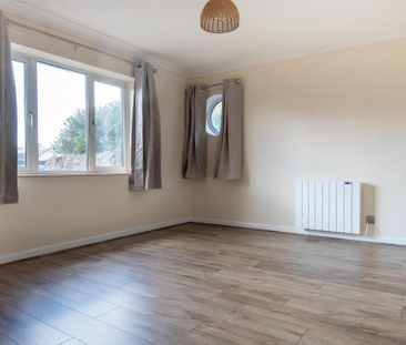 2 bedroom detached bungalow to rent - Photo 3