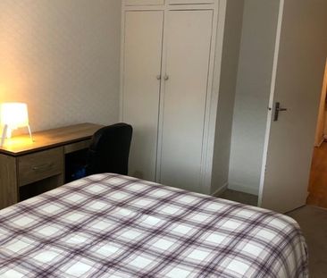 3 Bed Flat, Jubilee Street, E1 - Photo 1