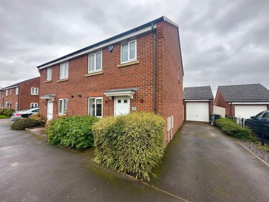 Chandler Drive, Kingswinford - Photo 1