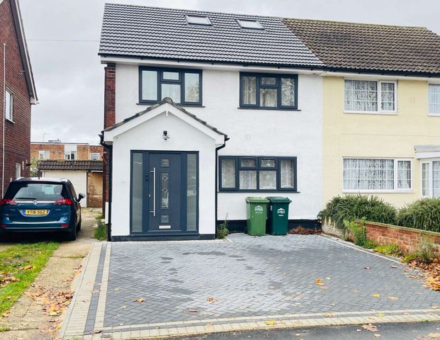 Everest Road Room 2 - Photo 1