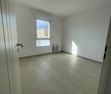location Appartement T2 DE 42.4m² À ARLES - Photo 2