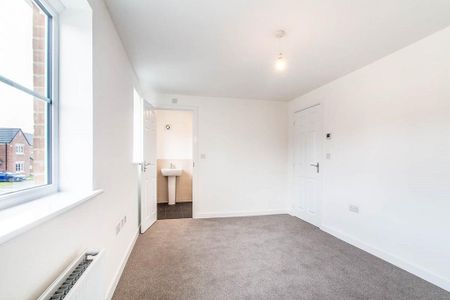 3 bedroom detached house to rent - Photo 3