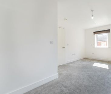 4 bedroom terraced house to rent - Photo 5