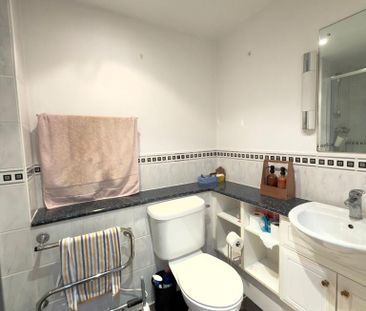 1 bedroom in a house share to rent - Photo 5
