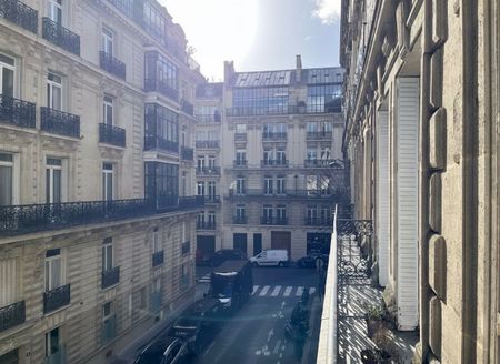 Tout savoir sur cet appartement dans le quartier Triangle d'Or, à Paris 8ème - Photo 5