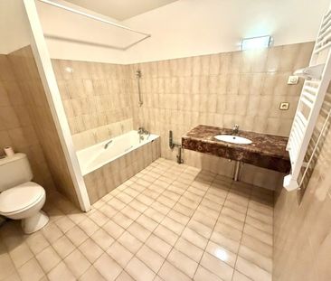 Location Appartement 1 pièce 39m² LYON 6ème - Photo 3