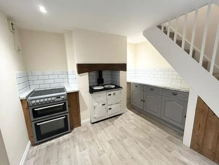 2 bedroom end of terrace house to rent - Photo 3