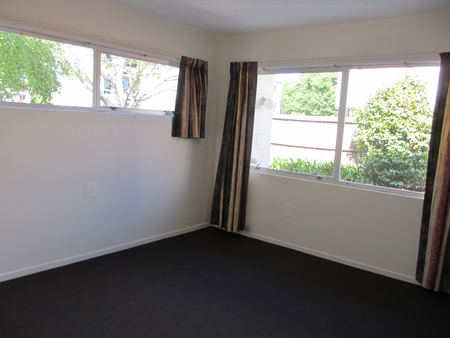 2 Bedroom, Neat & Tidy in Central City - Photo 2