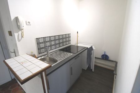 Location Appartement 1 pièce 31m² CHAILLY EN BIERE 77930 - Photo 3