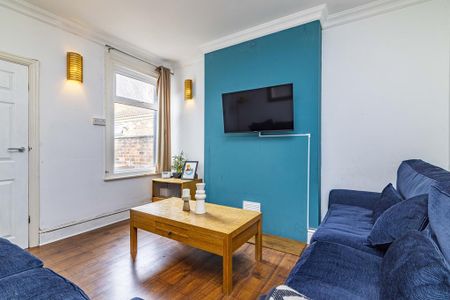 4 bedroom terraced house to rent - Photo 3