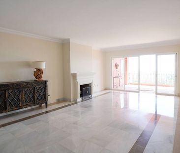 2 bedroom luxury Flat for rent in Benahavís, Andalusia - Photo 3
