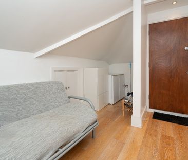 Flat 5 64 Chalk Hill - Photo 1