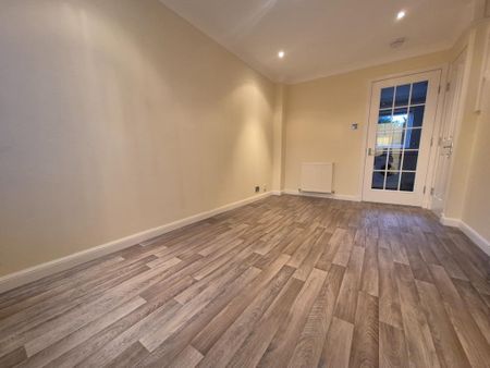 2 bedroom semi-detached house to rent - Photo 3