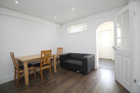 1 bedroom in a house share to rent - Photo 3