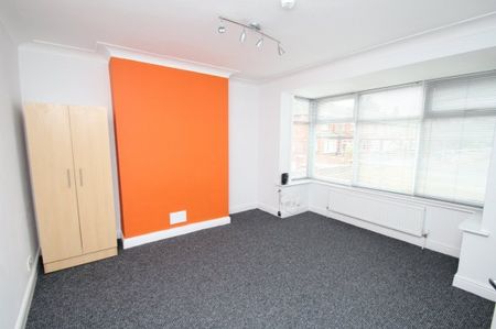 3 Bed - Mayville Road, Hyde Park, Leeds - Photo 4