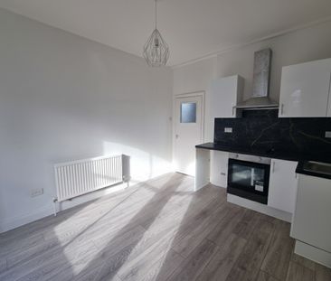 2 Bed Flat, Bewick Street, SW8 - Photo 5