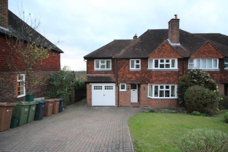 EN SUITE- Room 6, Pewley Way, Guildford, GU1 3PX - Photo 4