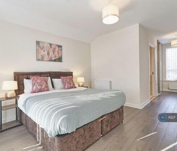 3 bedroom semi-detached house to rent - Photo 6
