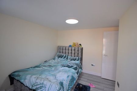 2 Bed Detached House, Portland Terrace, IG1 - Photo 2