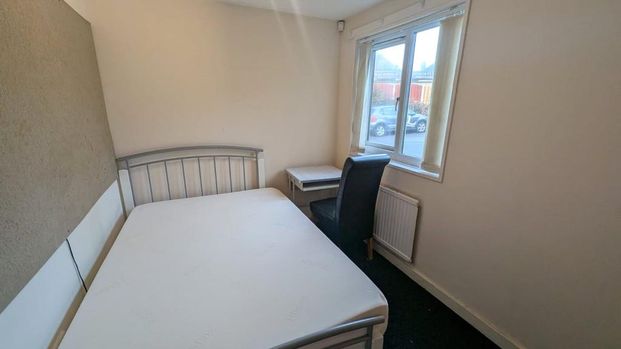 1 bedroom in a house share to rent - Photo 1