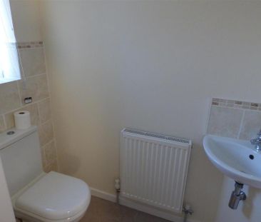 3 bedroom end of terrace house to rent - Photo 4