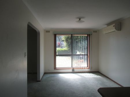 FAMILY HOME IN WEST BAIRNSDALE - Photo 4