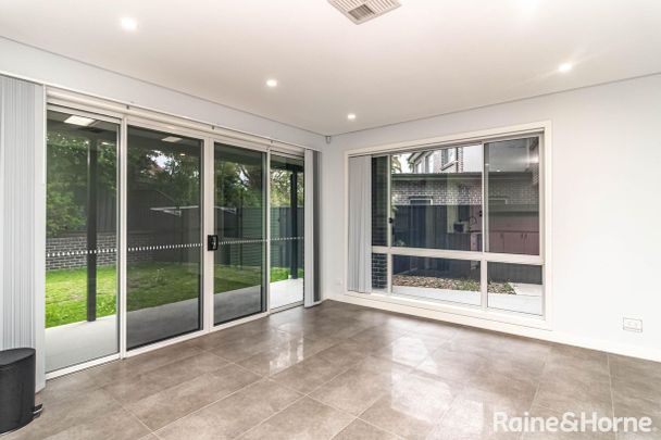 Immaculate 5 Bedroom Home! - Photo 1