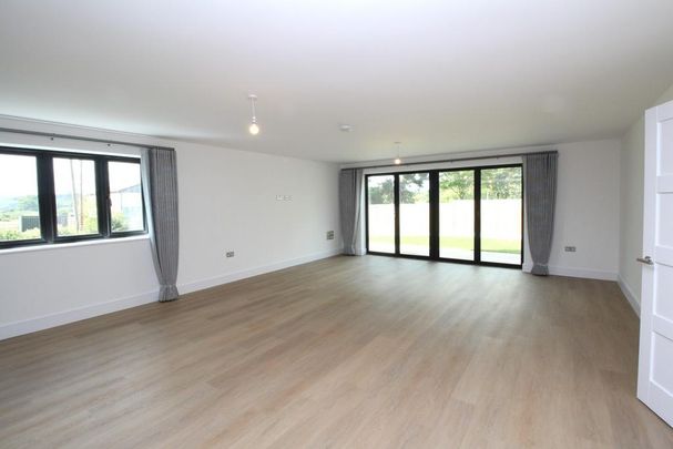 3 bedroom bungalow to rent - Photo 1