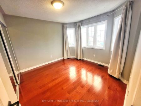 Detached Home For Lease | N9249654 - Photo 4