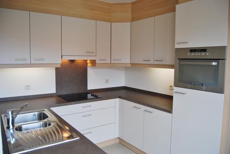 Ruim appartement op de 2de verdieping met groot terras en garage, ideaal gelegen in het centrum van Zaventem. - Photo 5