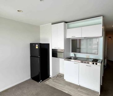 UNFURNISHED Two Bedroom in Altitude **** INCLU... - Photo 4