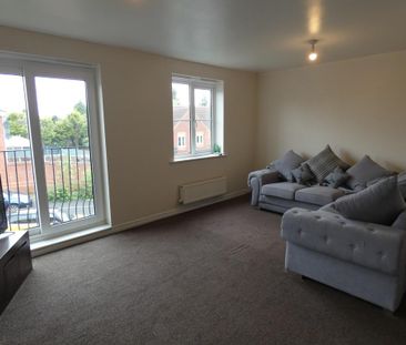 4 bedroom end of terrace house to rent - Photo 2