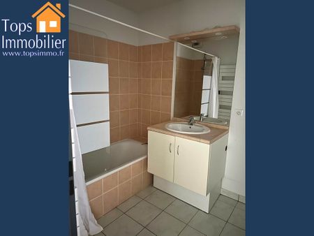 Location Appartement 2 pièces 40m² VILLEFRANCHE DE ROUERGUE 12200 - Photo 4