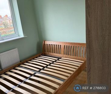 3 bedroom semi-detached house to rent - Photo 2